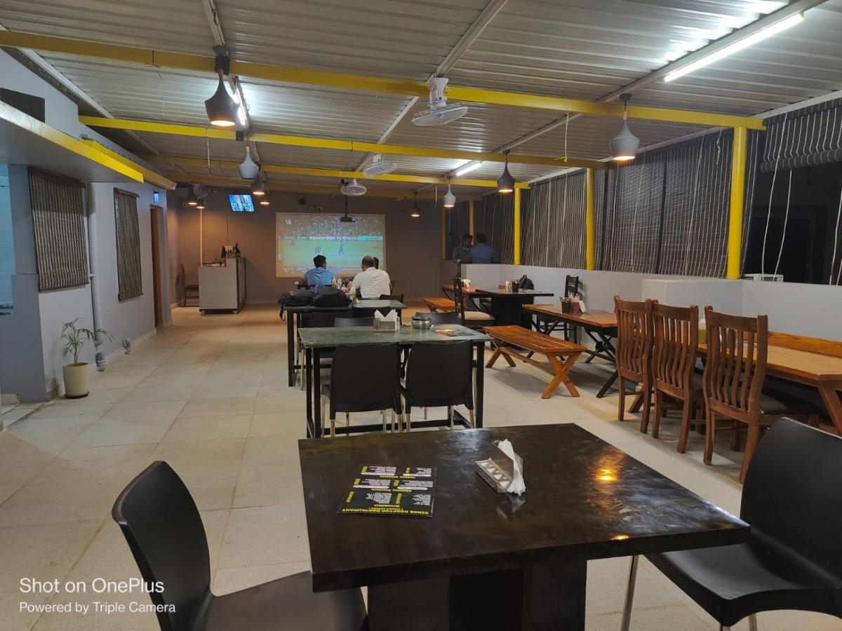 Pristine Inn Manyata Bangalore Bagian luar foto